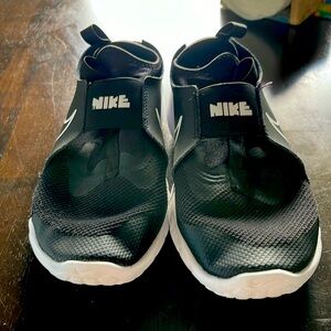 Nike 5Y slipon tennis shoe